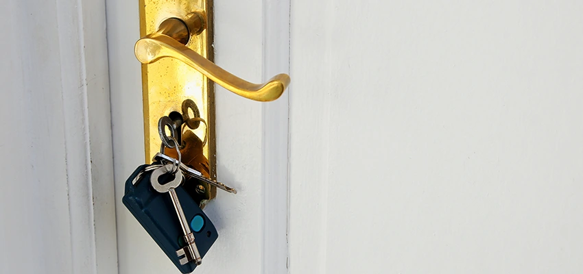 Broken Door Key Extraction in Castaic, CA